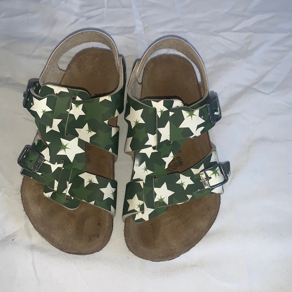 Birki’s Birkenstock Sandals Green Star Print Kids Size 29 US Size 11